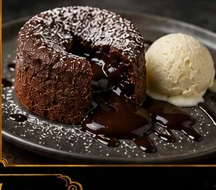 Fondant au chocolat et boule de glace vanille du restaurant Opium à Marseille