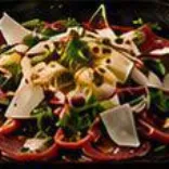 Carpaccio de bœuf, roquette et parmesan du restaurant Opium à Marseille