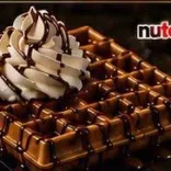 Gaufre au Nutella et chantilly maison du restaurant Opium à Marseille